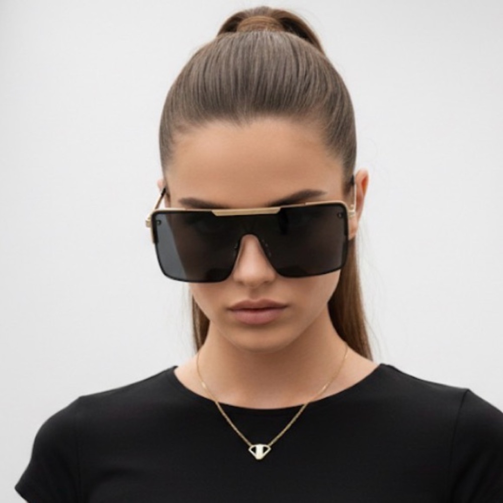 🆕 Gold and Black Unisex Oversized Sunglasses